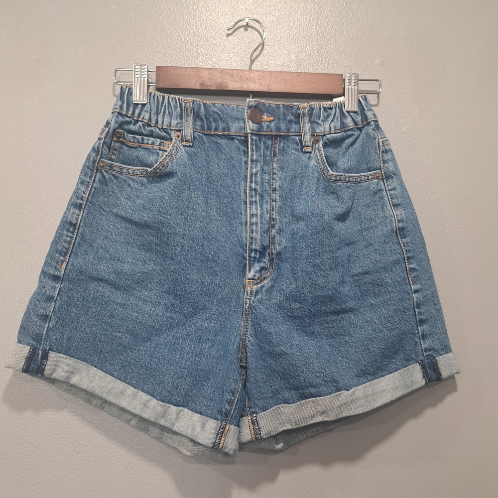 Garage Denim High Waisted Mom Shorts Medium Wash Blue Cuffed Size 3 26